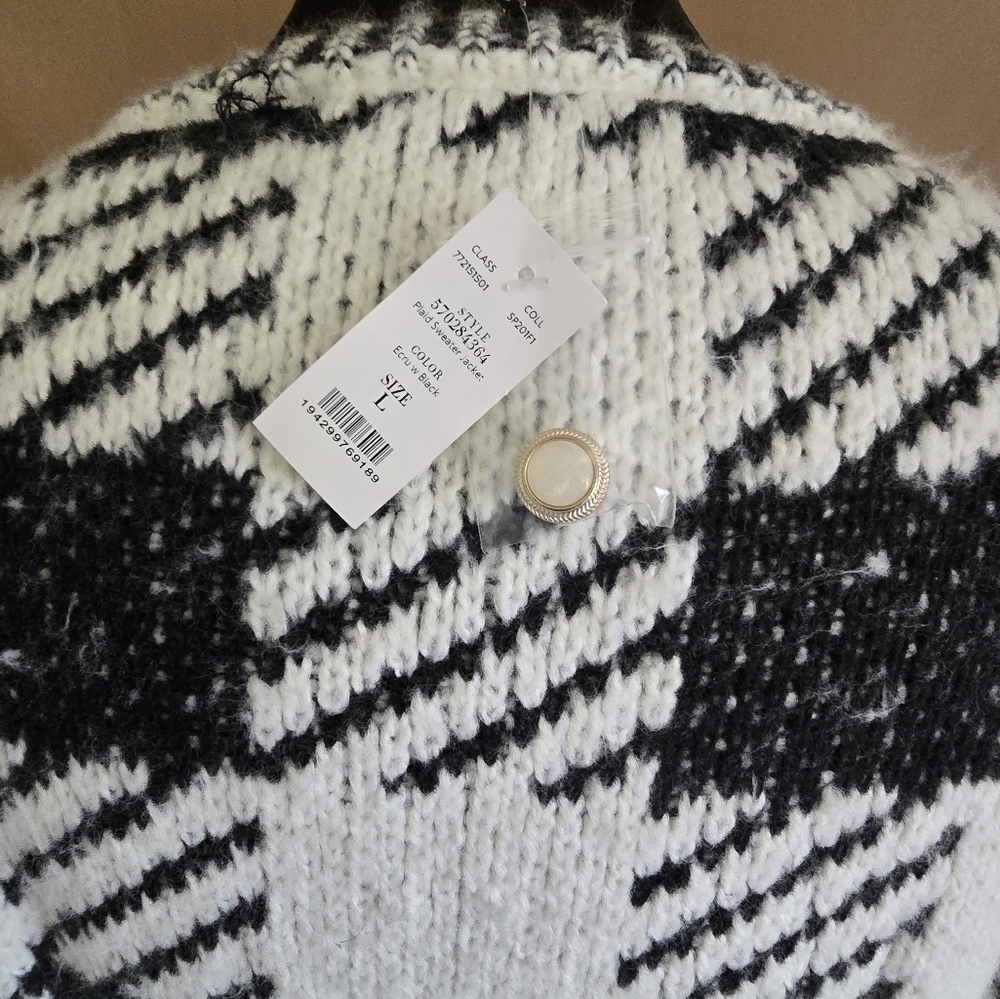 WHBM Black and White Patterned Knit Sweater